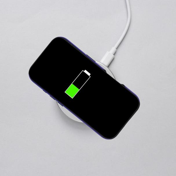 ROAR futerał RAINBOW BUMPER kompatybilny z MagSafe do IPHONE 16 fioletowy