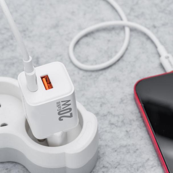 Ładowarka sieciowa do telefonu Forcell F-Energy Mini GaN III USB C + USB A QC4.0 PD 20W VT-35A biała 0INT