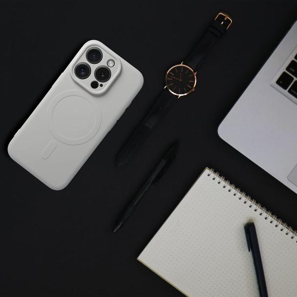Futerał do iPhone 15 PRO Silicone Mag Cover zgodny z MagSafe tytanowy