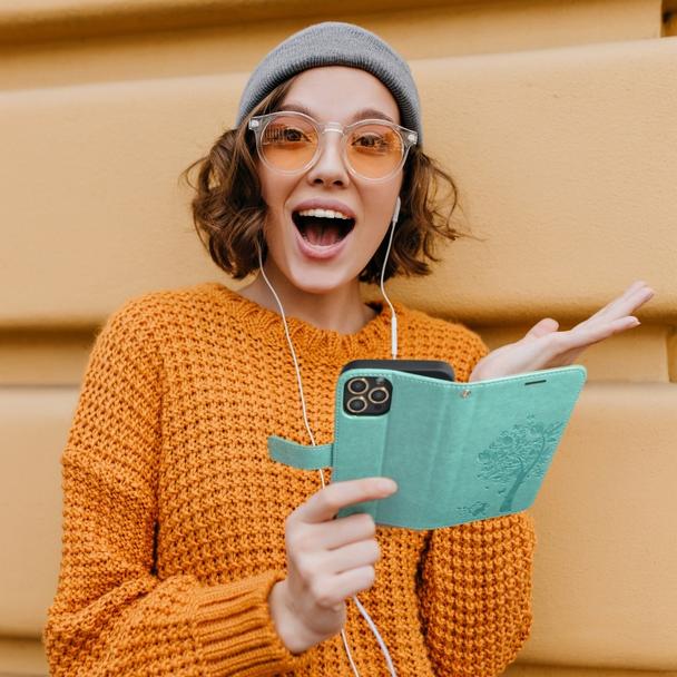 Etui z klapką na Samsung S22 Mezzo Book drzewo zielone