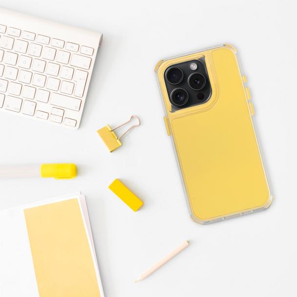 Futerał do iPhone 16 PRO MAX Matrix żółty
