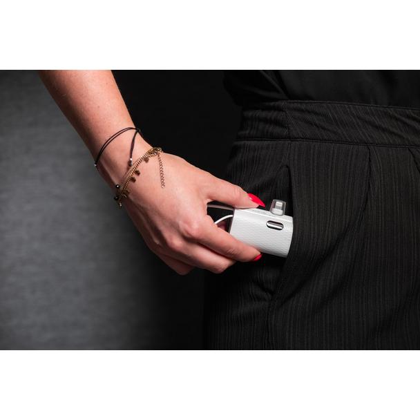 Powerbank Forcell F-Energy Power Plug F5K3 PD 20W 5000 mAh z wbudowanym złączem Lightning biały