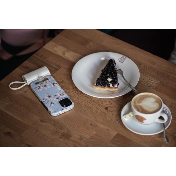 Powerbank Forcell F-Energy Power Plug F5K3 PD 20W 5000 mAh z wbudowanym złączem Lightning biały