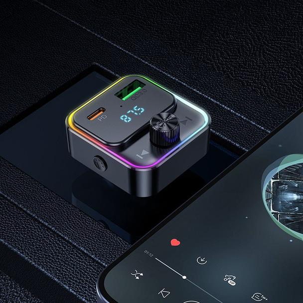 Ładowarka samochodowa Hoco USB A + USB C QC3.0 PD 30W  z transmiterem E81 czarny