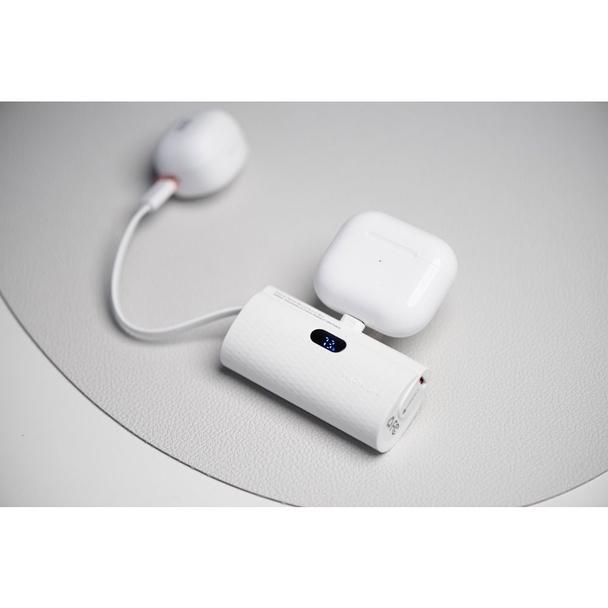 Powerbank Forcell F-Energy Power Plug F5K3 PD 20W 5000 mAh z wbudowanym złączem USB C biały