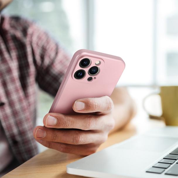 Futerał do iPhone 17 PRO Metallic różowy